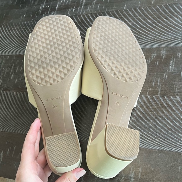 Aerosoles tan slip on block heel size 9.5 - Picture 3 of 8